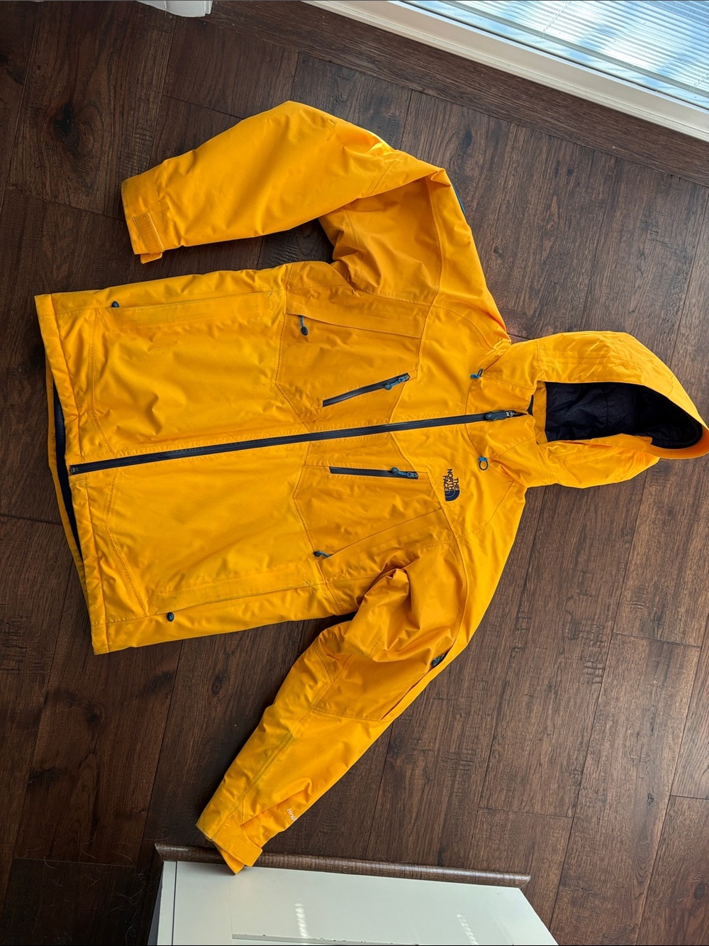 The North Face Men's Bright Yellow Hooded Ski and Snowboard Jacket - Size M - Picture 2 of 11